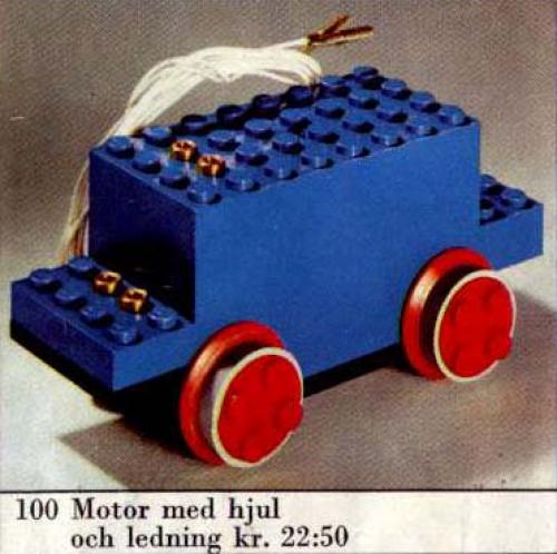 LEGO 4.5V 4.5V Motor with Wheels (Small Version) (100-1)