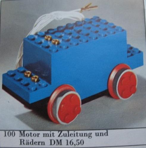 LEGO 4.5V 4.5V Motor with Wheels (Large Version) (100-2)