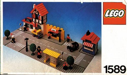 LEGO Classic Town Town Square (1589-1)