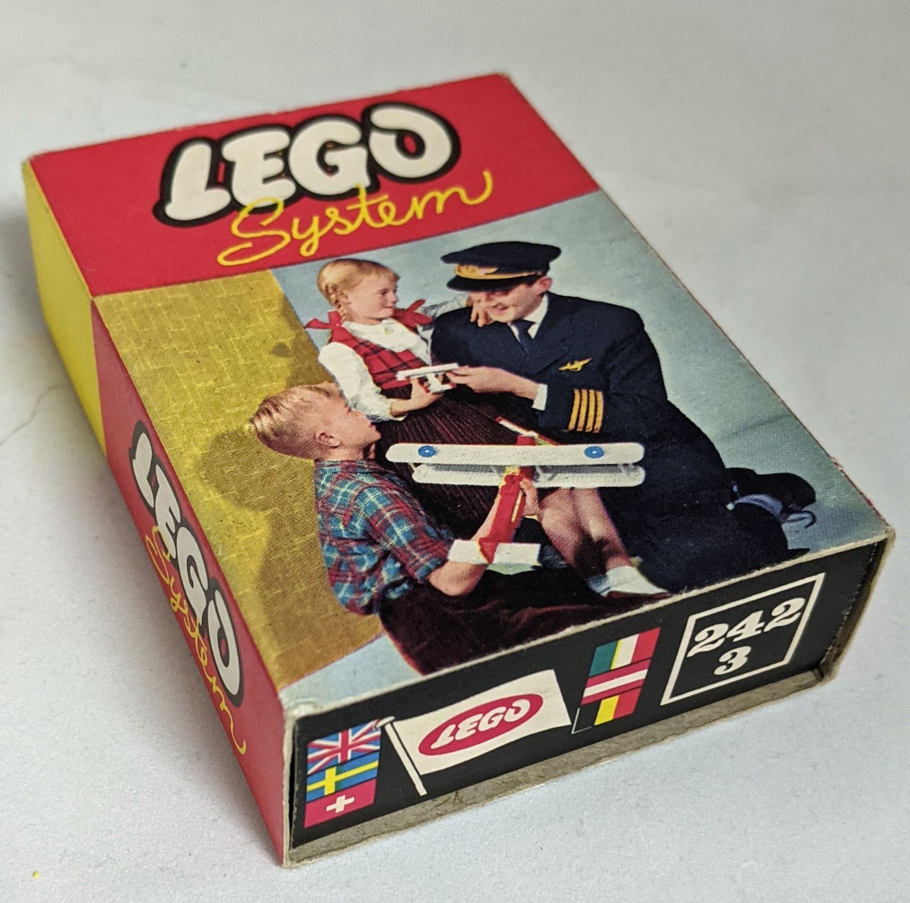 LEGO Supplemental 6 International Flags -3- (242.3-1)