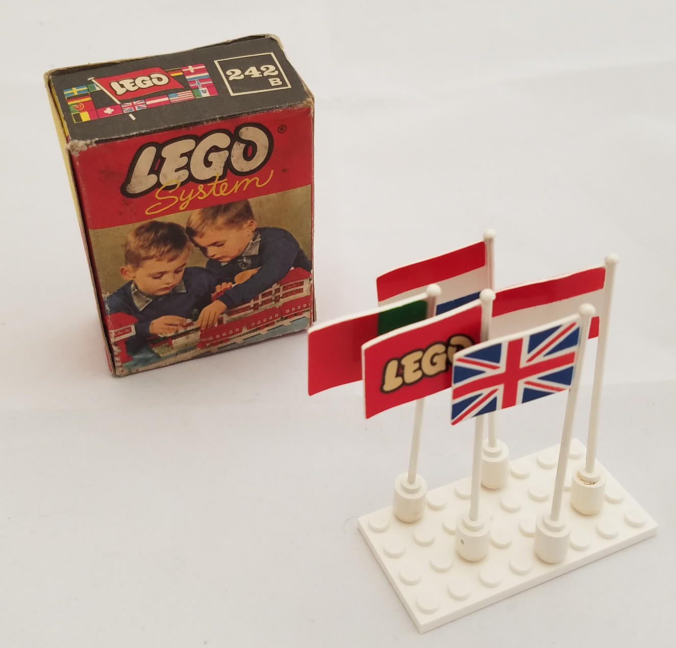 LEGO Supplemental International Flags - Britain, France, Austria, Portugal, LEGO (242B-1)