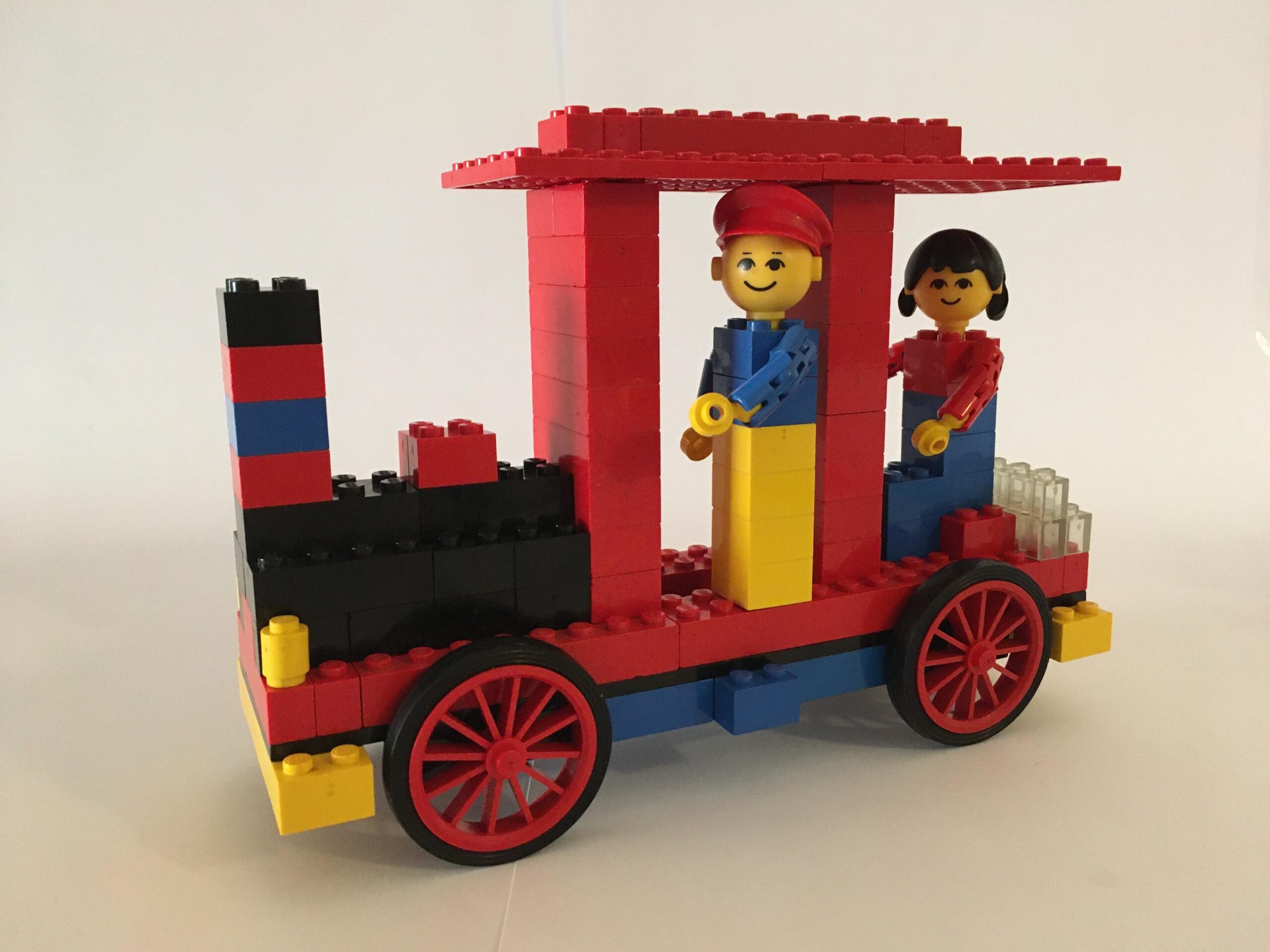 LEGO Building Set with People Locomotive with Driver & Passenger (252-1)