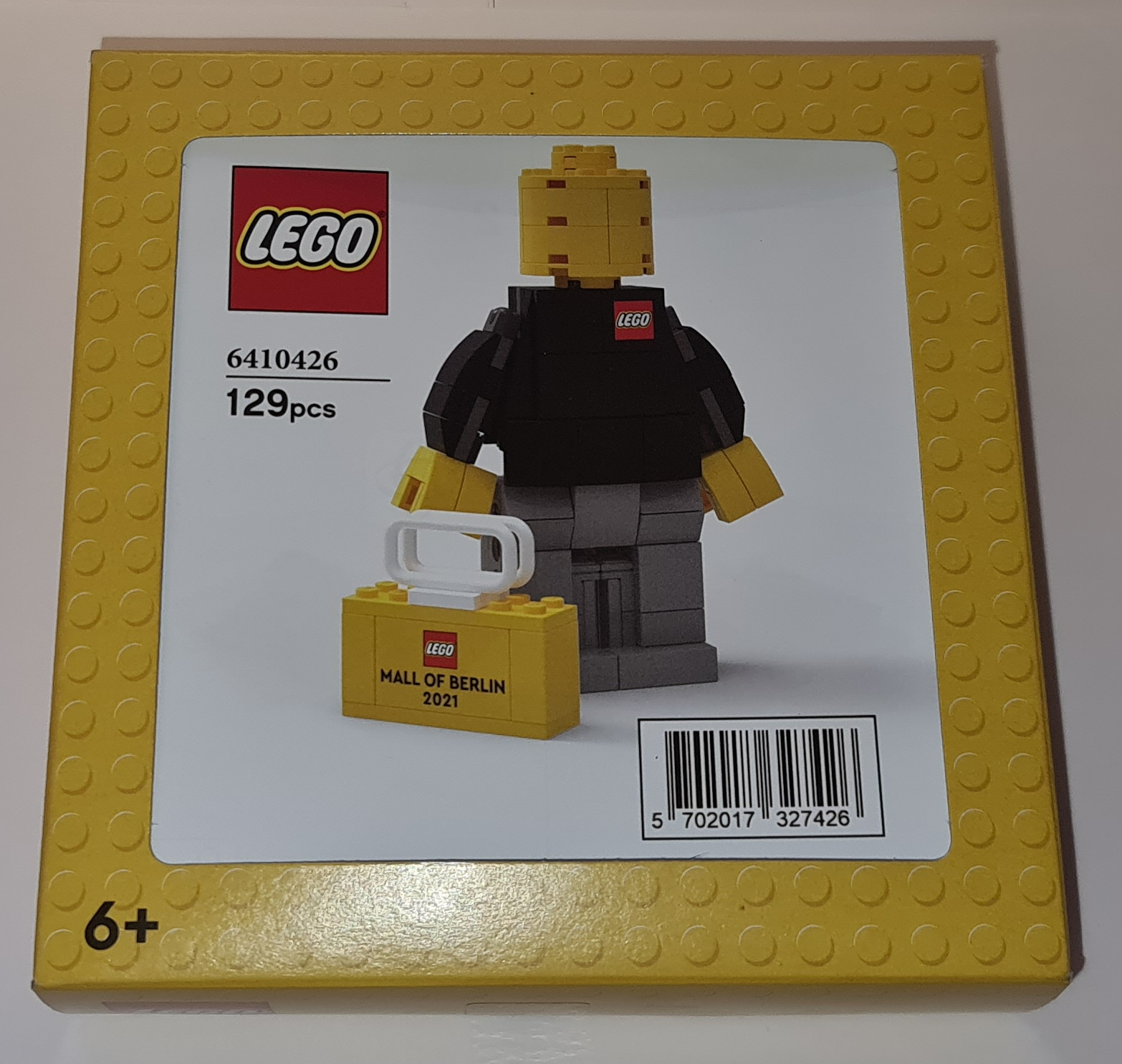 LEGO LEGO Brand Store Mall of Berlin Brand Store Opening Associate Figure (6410426-1)